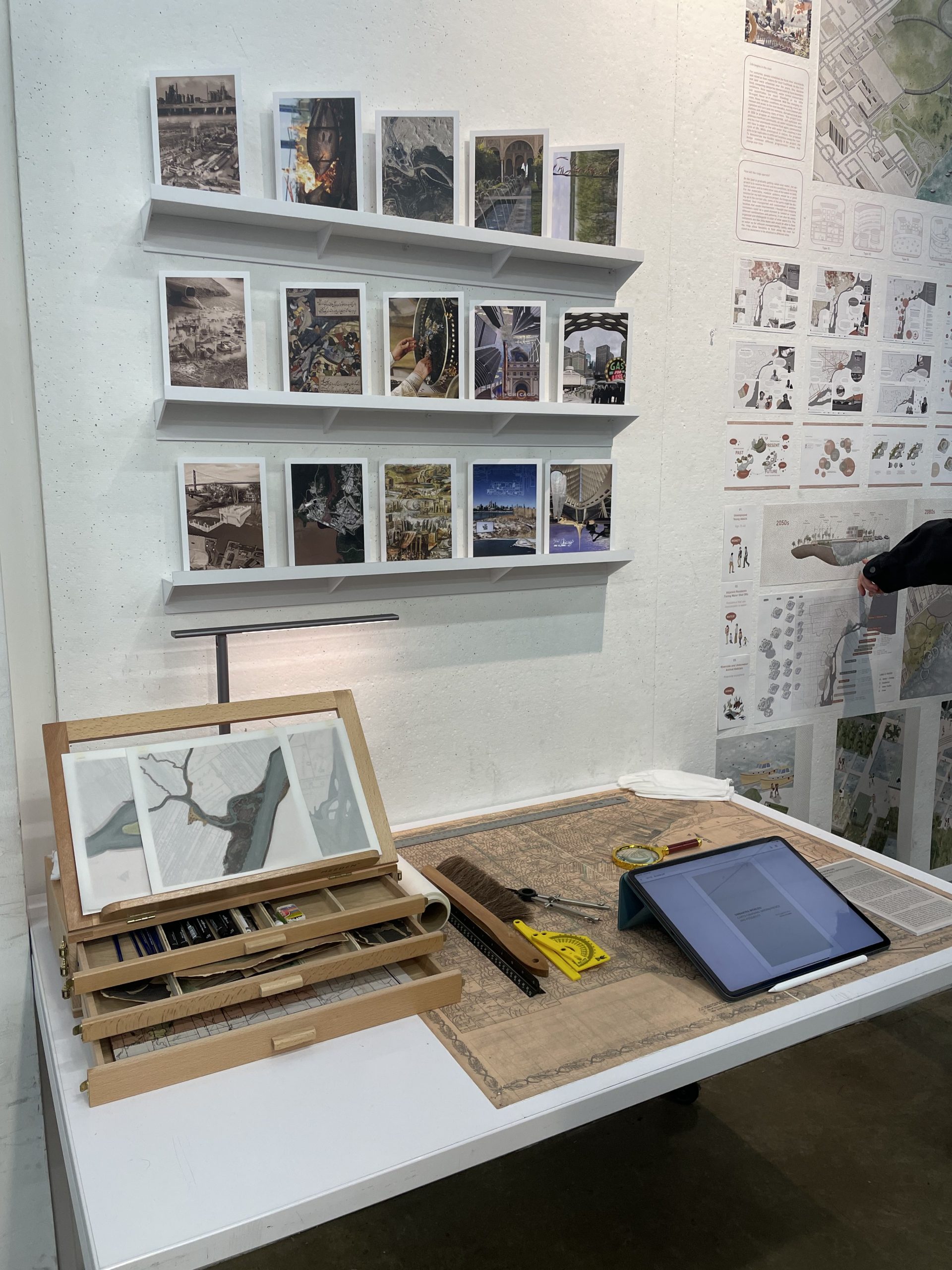 Unmaking_Worlds_Exhibition_Setup_02_Ktamimi